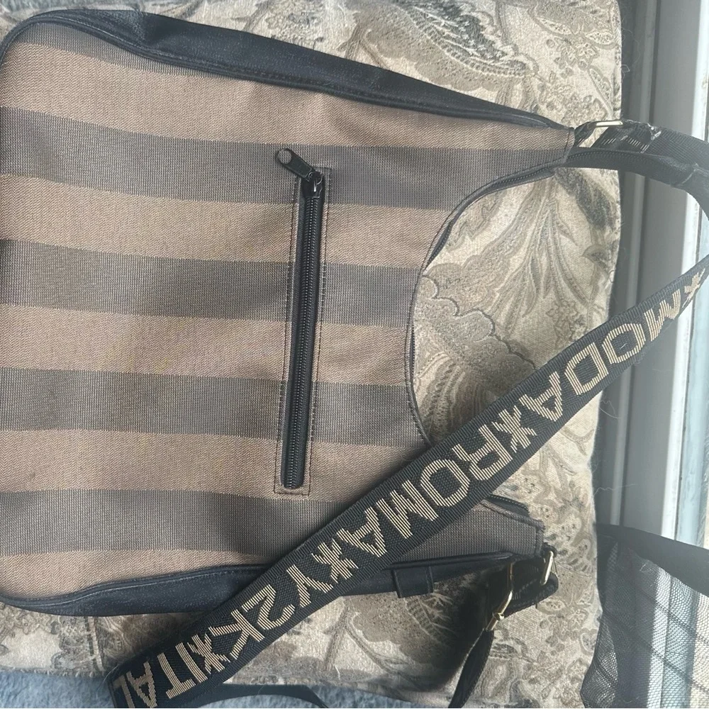 Beautiful Shoulder Bag - Picture 2 of 4